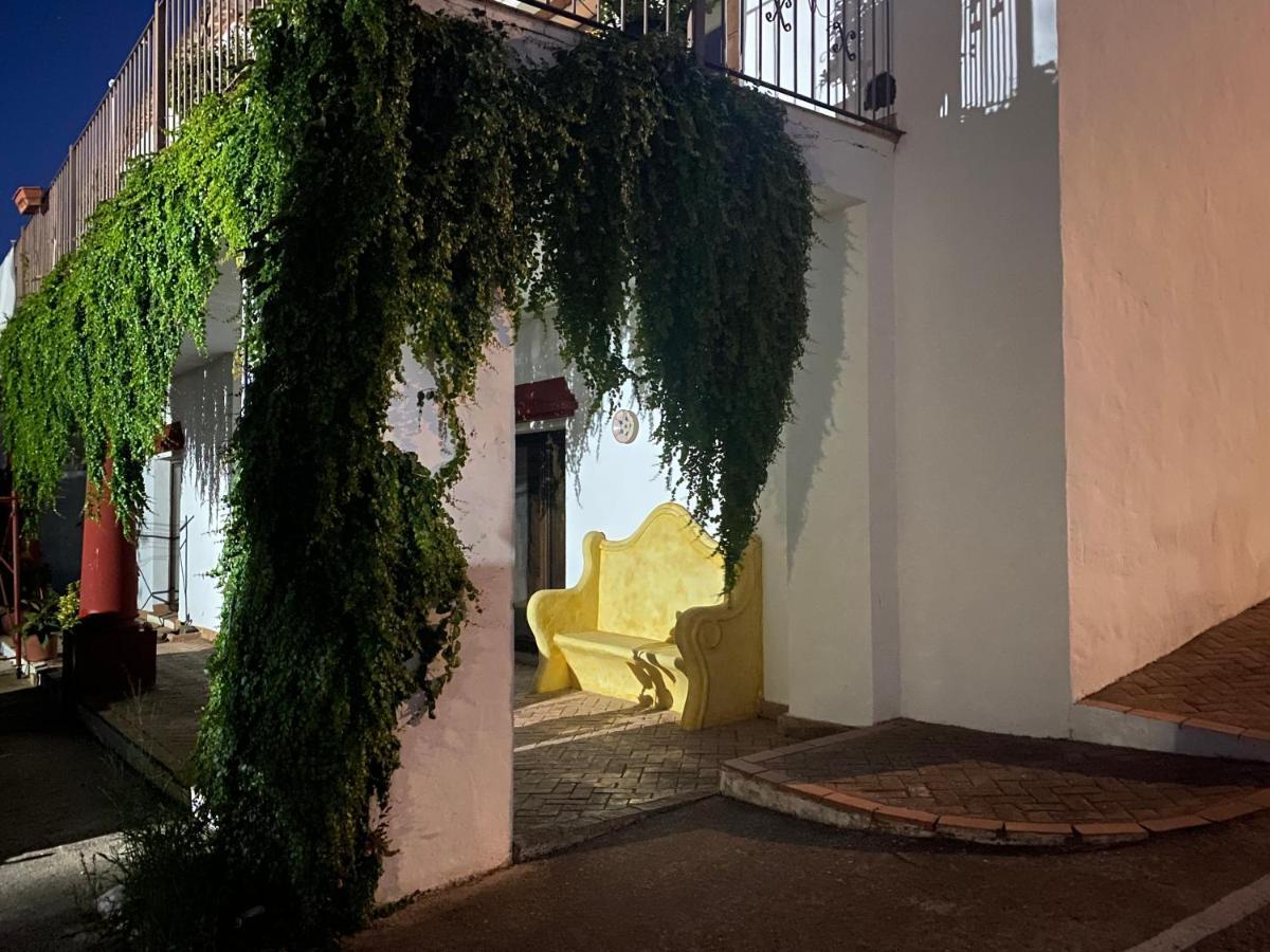 Apartamentos Turisticos - Hostal Los Alisos Aliseda Exterior foto