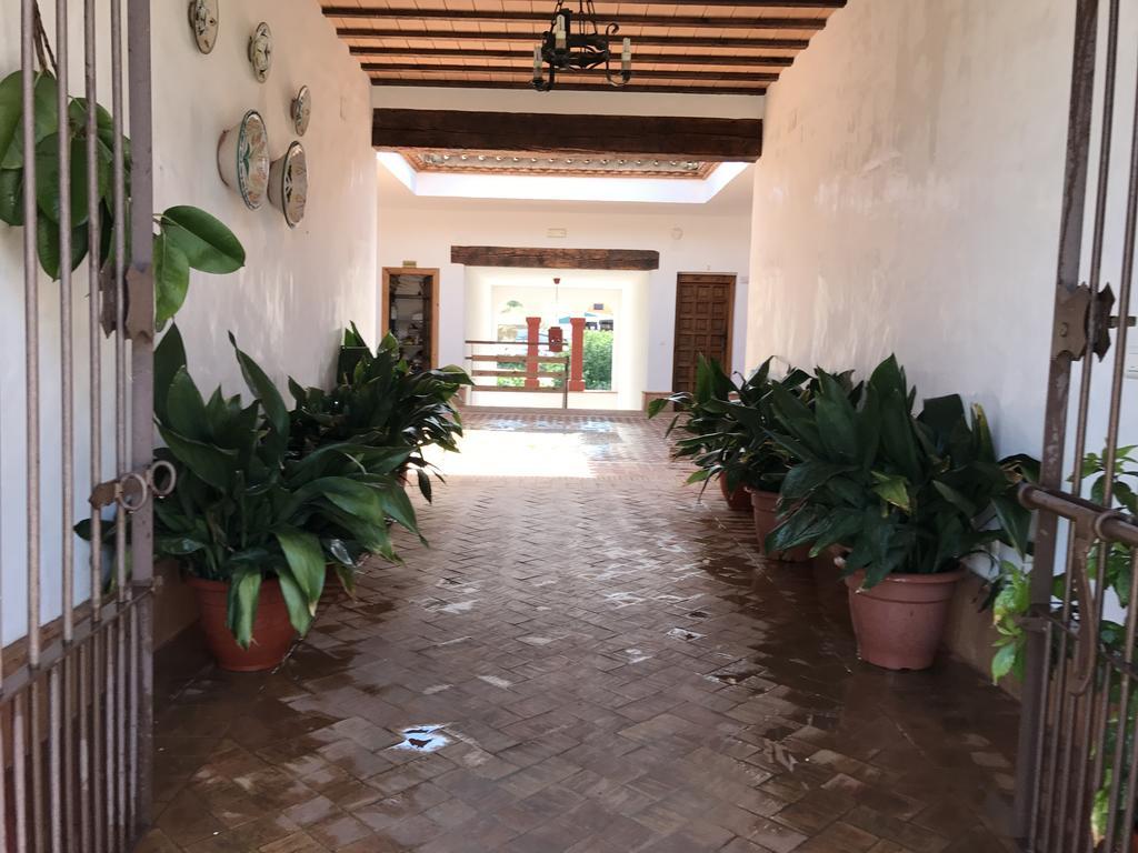 Apartamentos Turisticos - Hostal Los Alisos Aliseda Exterior foto